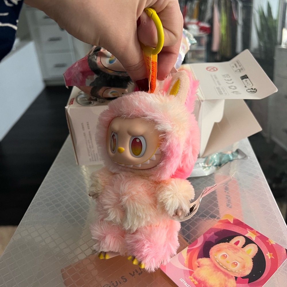 POP MART Loyalty- Labubu The Monsters Big Into Energy Vinyl Plush - Picture 4 of 5